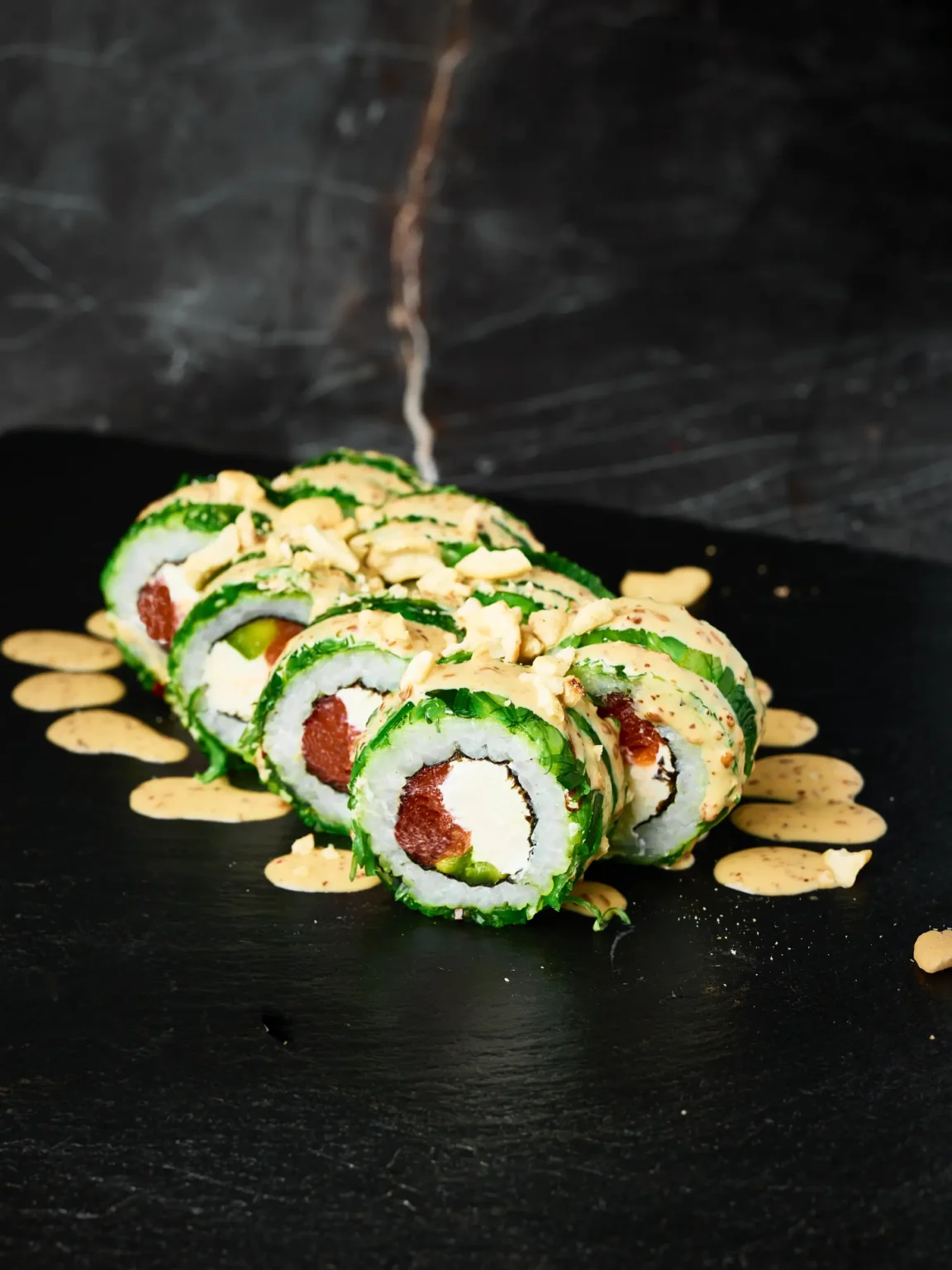 Ролл Грин с лососем и чукой ( 8шт, 295 грамм)